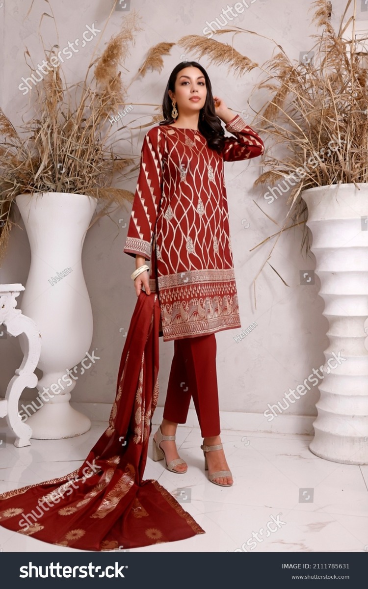 Hand Work Kanjivaram Silk Trendy Saree In Rani Colour