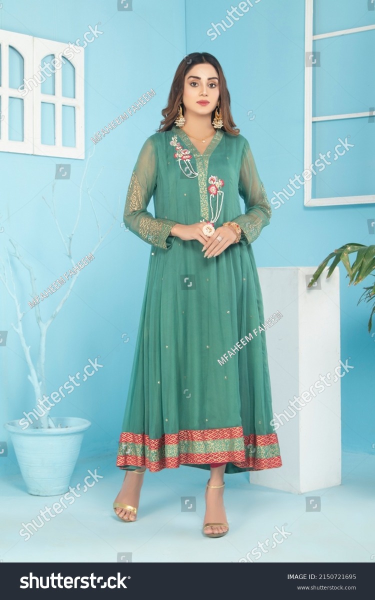 Embroidered Work Moss Classic Saree In Purple