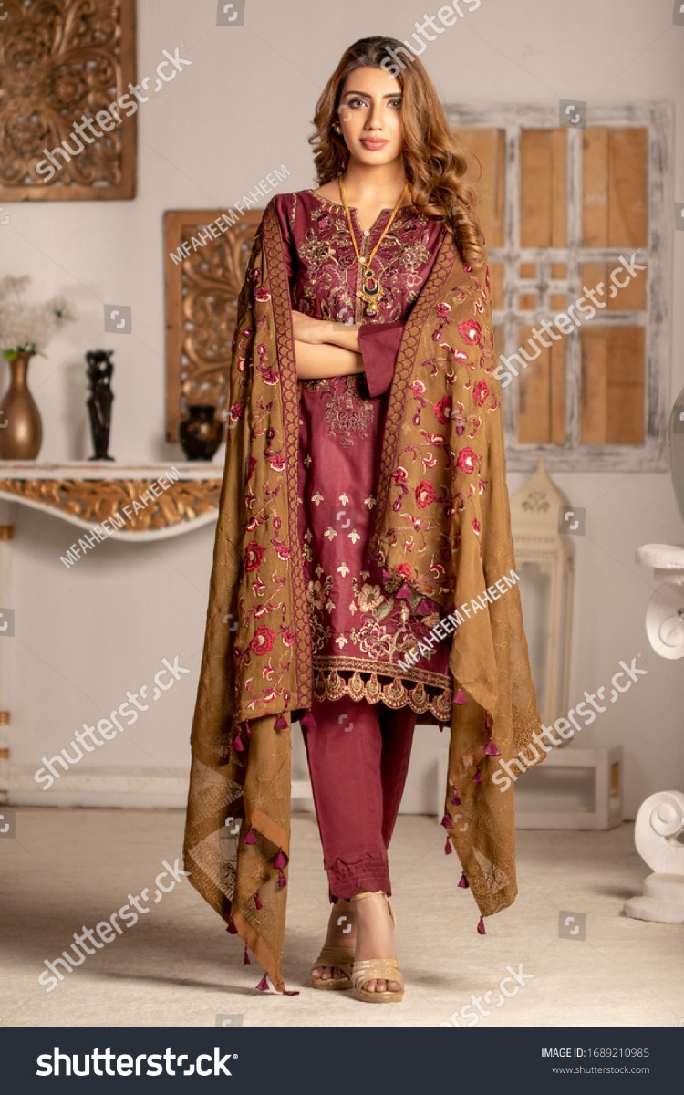 Tiptop Purple Silk Classic Sari with Embroidered Work